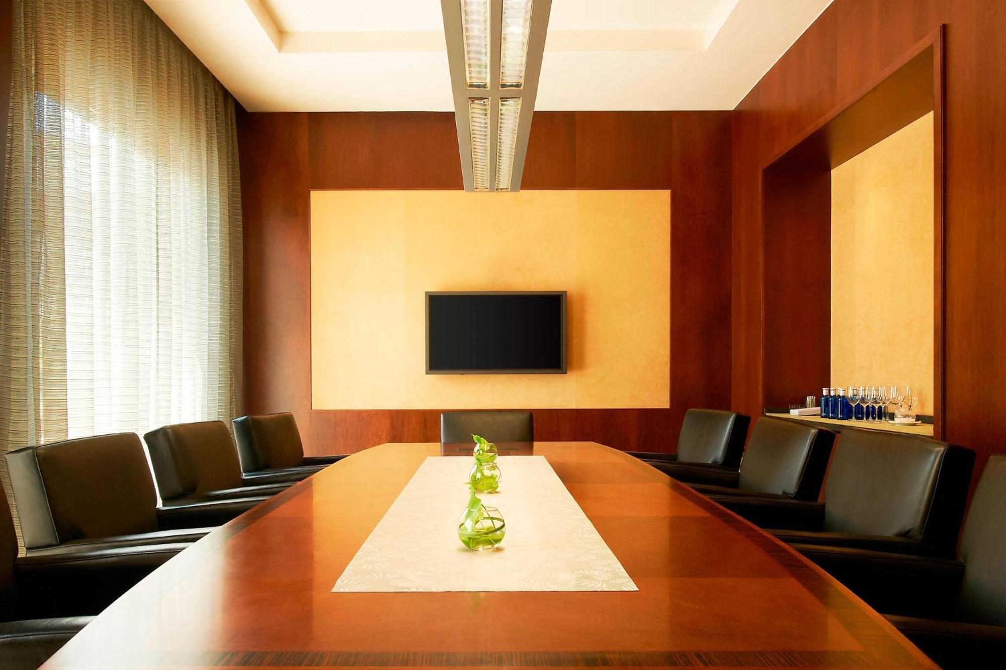 Hotel The Westin Valenza Esterno foto A boardroom at a hotel