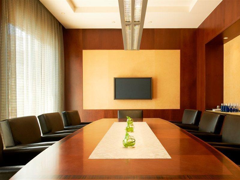 Hotel The Westin Valenza Esterno foto A boardroom at a hotel